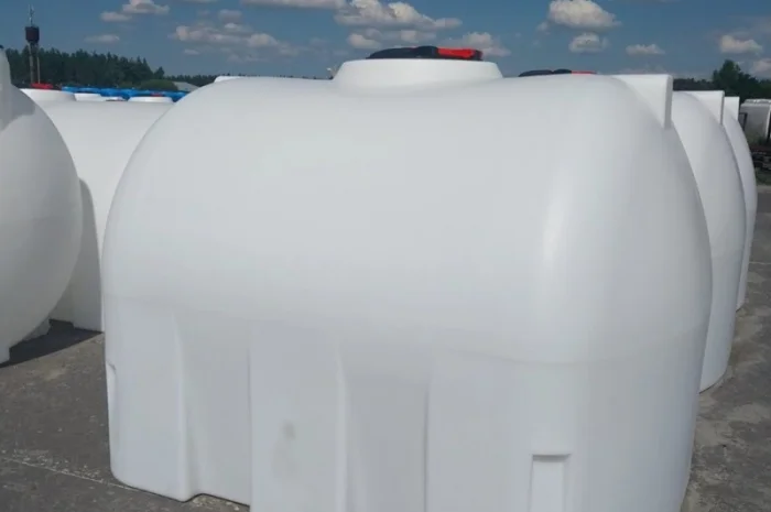 Пластиковые емкости для транспортировки жидкостей в Житомире- фото № 1