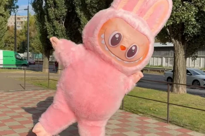 Надувной костюм Лабуба с вентилятором для продвижения бизнеса- фото № 2