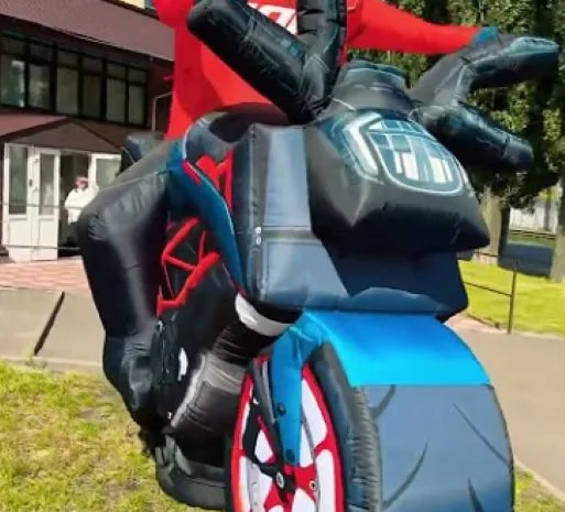 Наружная реклама человек надувной 3D копии товаров- фото № 9