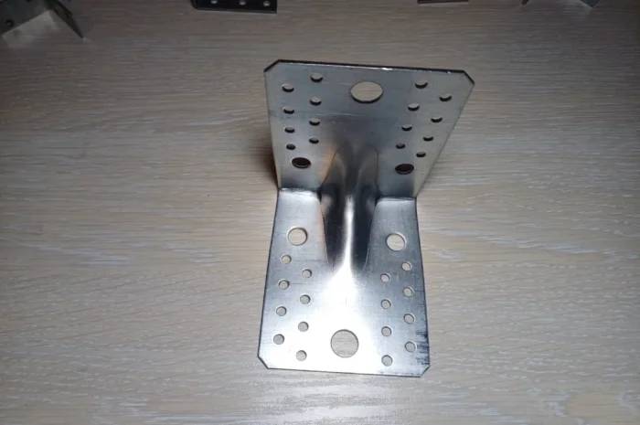 Универсальный оцинкованный уголок с ребром жесткости 145×145×95- фото № 2