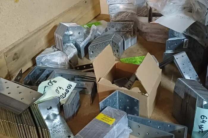 Универсальный оцинкованный уголок с ребром жесткости 145×145×95- фото № 9