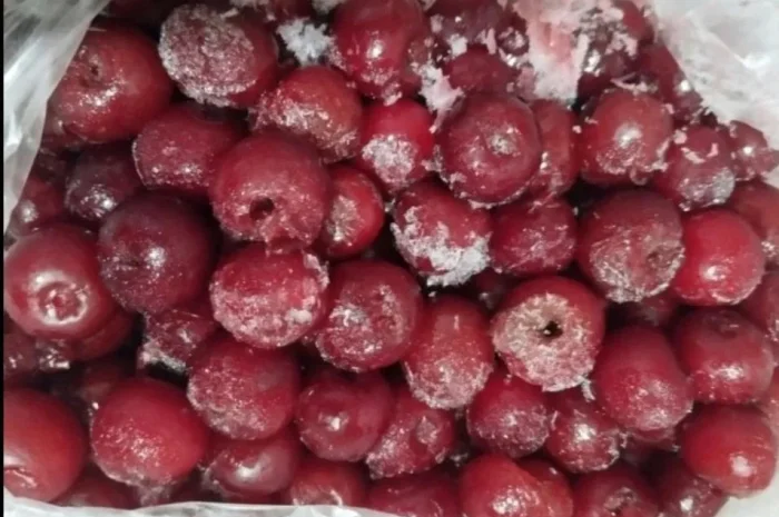 Заморожені ягоди смородина малина вишня- фото № 1