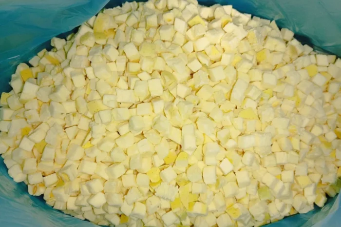 Якісне заморожене яблуко кубиками- фото № 1