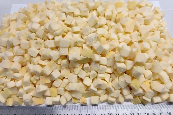 Якісне заморожене яблуко кубиками- фото № 2